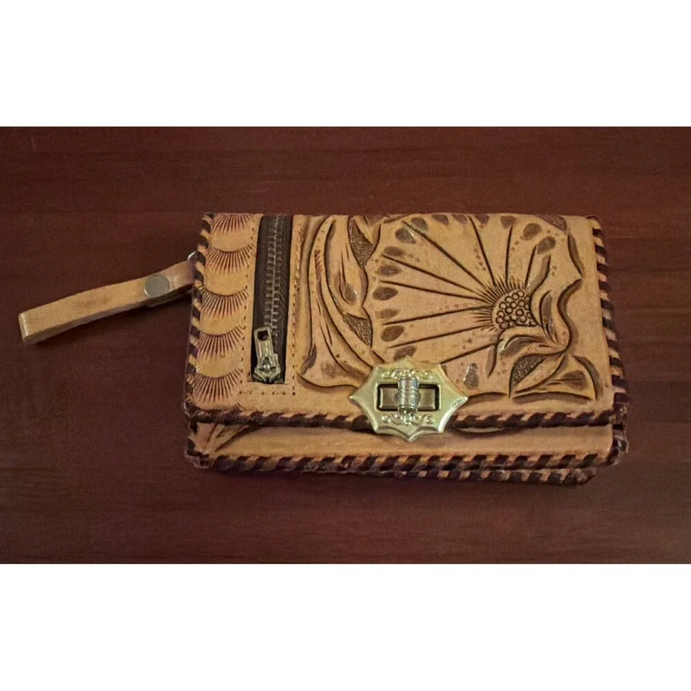 Vintage small leather Purse/Wallet Clasp zipper.  Mexico. Beautiful Hand Tooled!
